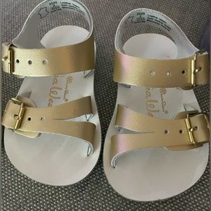 saltwater sandals baby sea wee, size 2, gold , excellent used condition